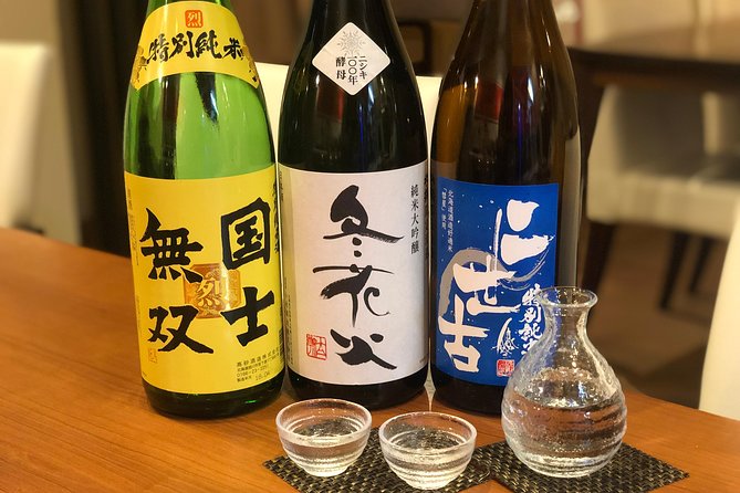 A pairing experience in Sapporo where you can enjoy tempura and 3 kinds of Hokkaido-only sake, along with a soba-noodle making experience! - Three Hokkaido sakes, served at different temperatures