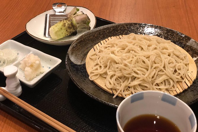 A pairing experience in Sapporo where you can enjoy tempura and 3 kinds of Hokkaido-only sake, along with a soba-noodle making experience! - Why eating the noodles immediately matters
