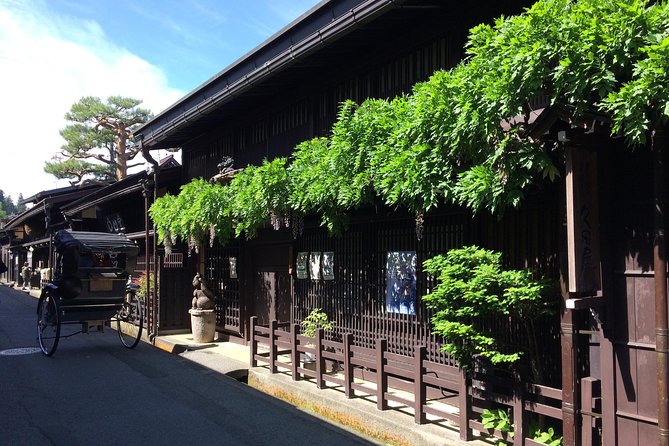EXPERIENCE TAKAYAMA & LOCAL SAKE TASTING with explanation 1 HOUR! - Who will enjoy this one-hour experience