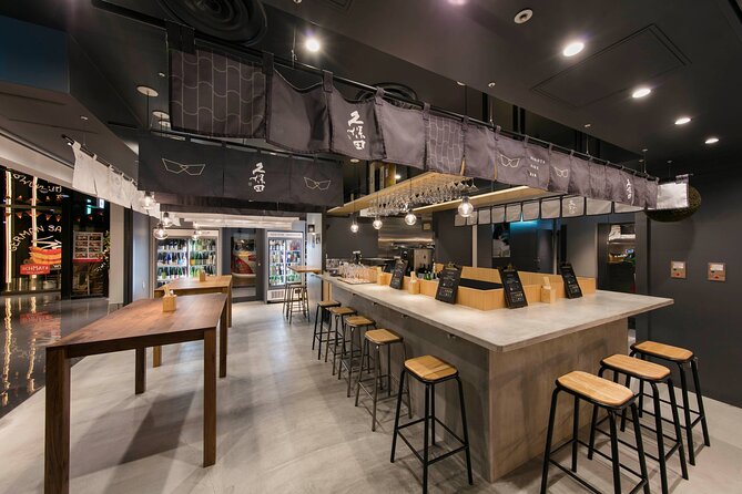 Japanese Sake & AI Leisurely Tasting Plan at Kubota Sake Bar - Why temperature and containers change the lesson