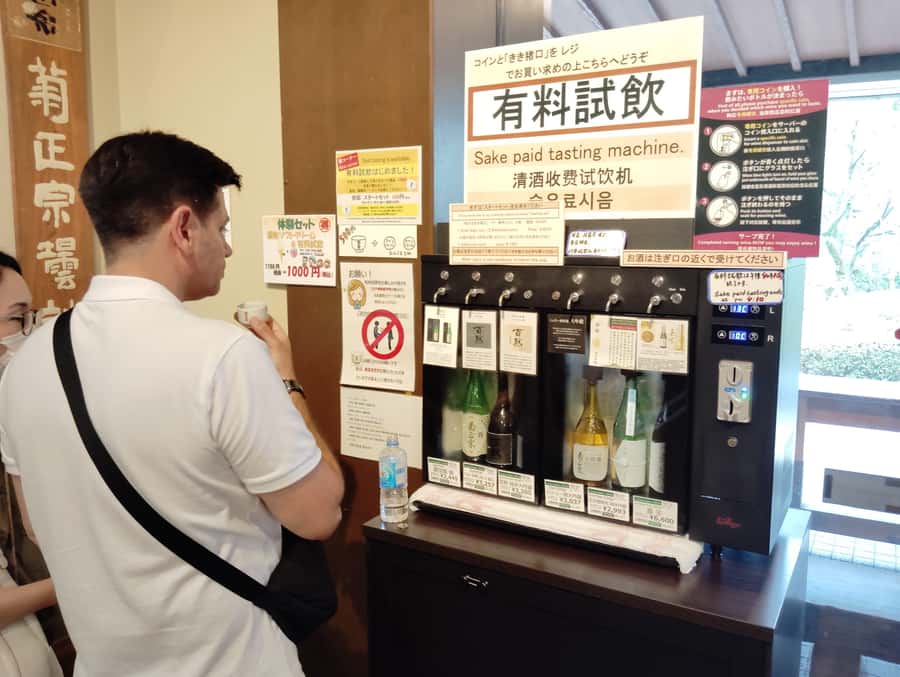 Kobe: 3-Hour Sake Breweries Tour with Special Tasting - Comparing traditional and modern brewing