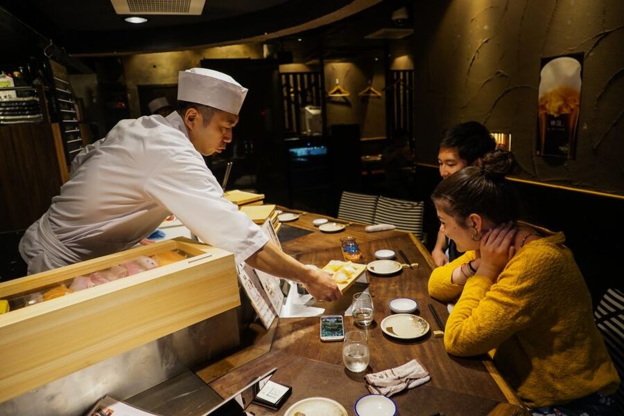 Kyoto: Foodie Night Tour in Gion with 9 dishes + 6 Sake - Six sake tastings and a little Kyoto education