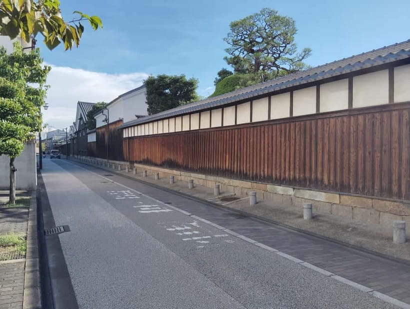 Kyoto: Fushimi Sake Brewery Tour - 18 Tastings in 2.5 Hours - What the guides add to the experience