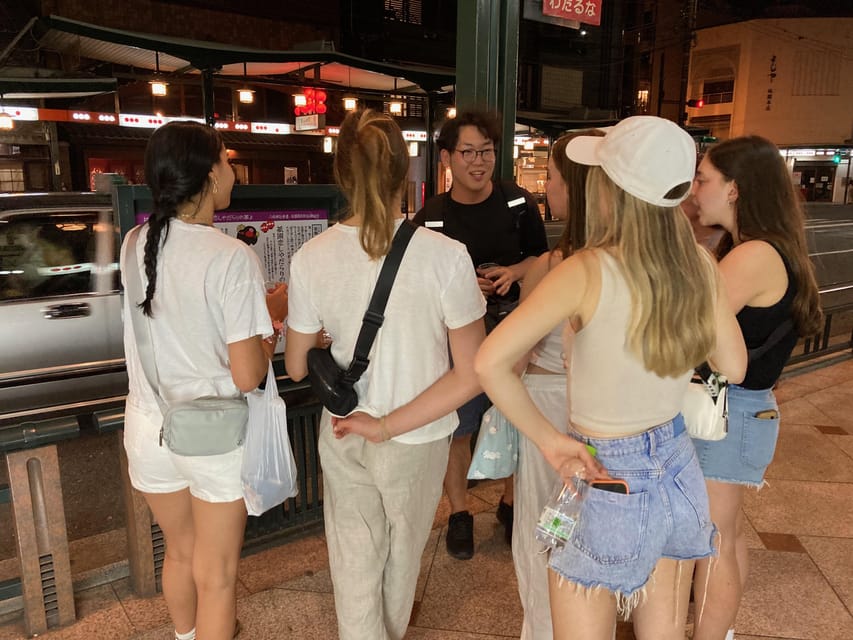 Kyoto: Gion Evening Walk with Hidden Gems, Geisha & Sake - Why Gion works best after dark