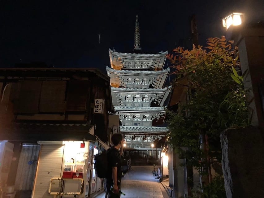 Kyoto: Gion Evening Walk with Hidden Gems, Geisha & Sake - Sake adds a social note