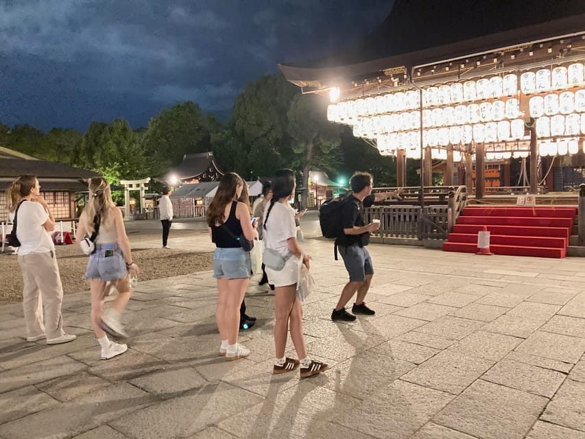 Kyoto: Gion Evening Walk with Hidden Gems, Geisha & Sake - Yasaka Shrine provides a strong finish