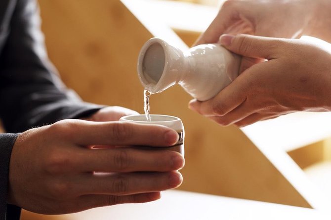Kyoto Sake Brewery Tour with Lunch - What the guide adds, and where the format may fall short