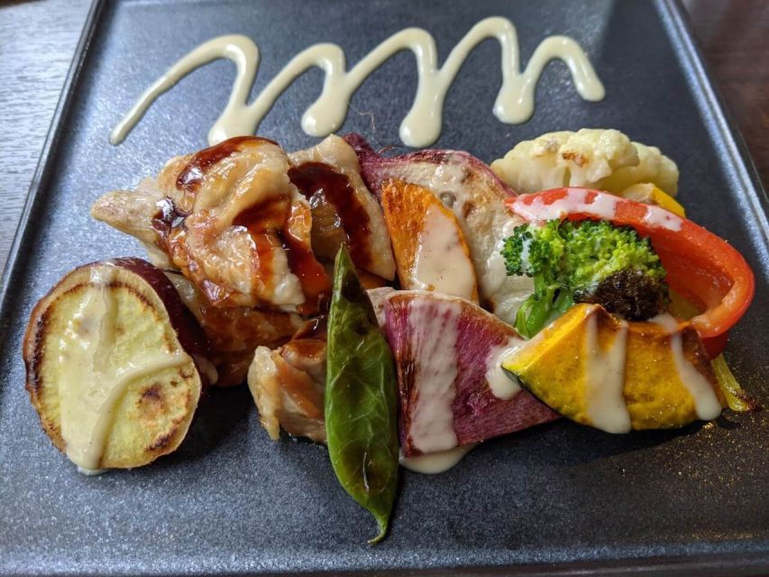 Nagano: Snow Monkeys, Zenkoji Temple & Sake Day Trip - A local lunch that earns its place