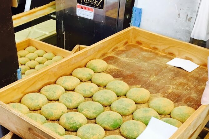 Nara - Craft Beer, Sake & Food Walking Tour - Persimmon-leaf sushi and the taste of Nara