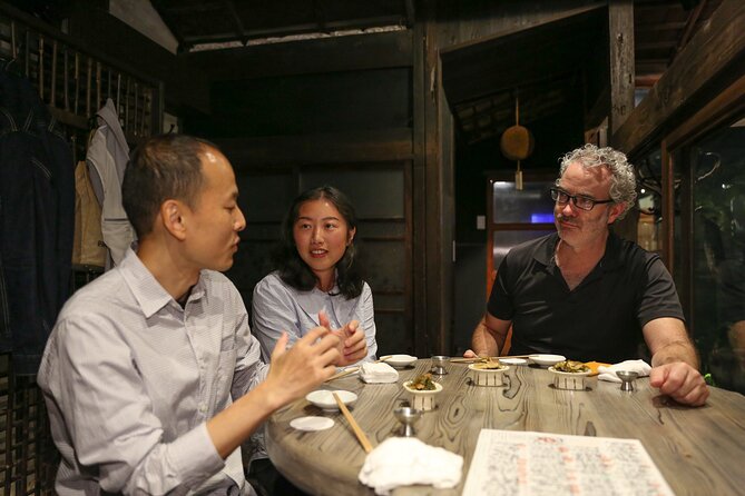 Private Food & Sake Tour in Central Kyoto with Sake Sommelier - A machiya izakaya for food, drinks, and atmosphere