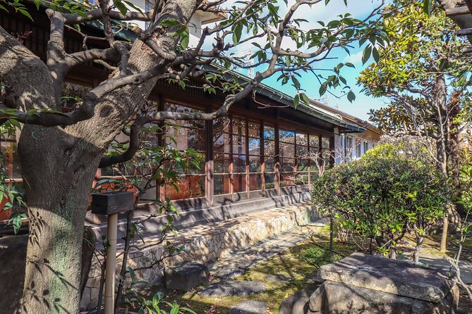 Sake Brewery and Japanese Life Experience Tour in Kobe - Kobe Shu-shin-kan and the Fukuju name