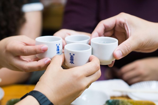 Sake Tasting Masterclass in Shinjuku (8+ Varieties with a Pro) - The guides make the biggest difference