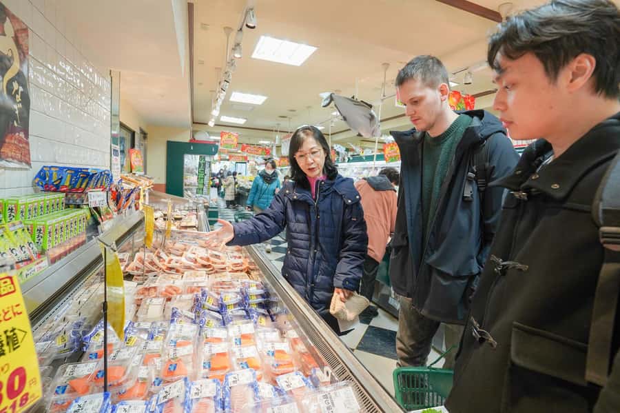 Tokyo: Sushi Cooking Class with Sake Tasting - Making more than sushi rolls