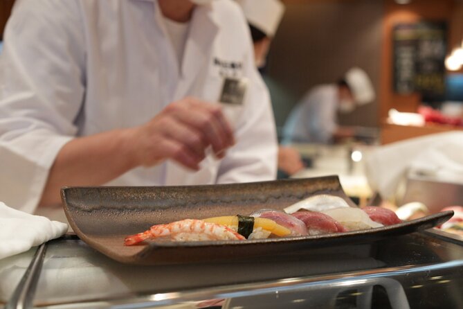 Tsukiji Market Eating Tour, Authentic Sushi & Sake Comparison - Seeing seafood at the Tsukiji Fish Market