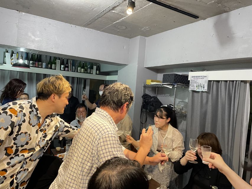 Tsukiji: Outer Market Walking Tour & Sake Tasting Experience - Key points at a glance