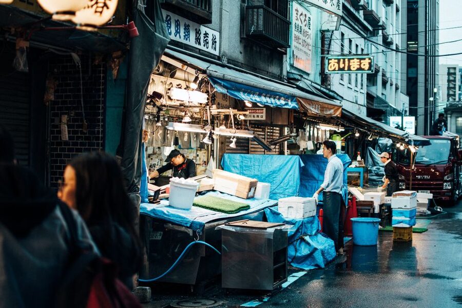 Tsukiji: Outer Market Walking Tour & Sake Tasting Experience - Walking through Tsukiji Outer Market